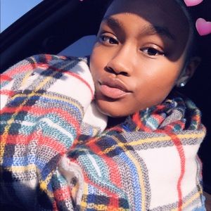 Meet your Posher, Anika